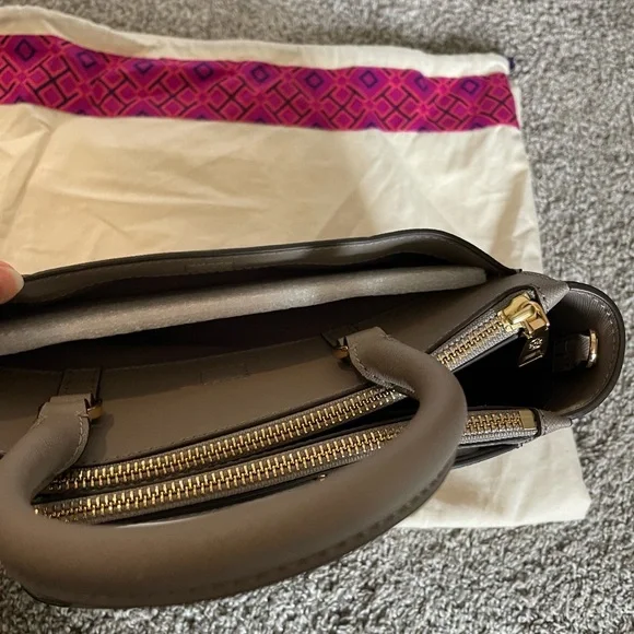 Tory Burch Robinson Small double zip tote - Picture 6 of 13